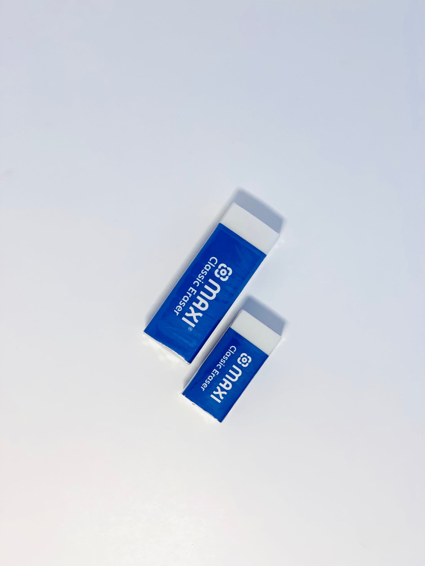 ممحاة ماكسي صغيرة وكبيرة