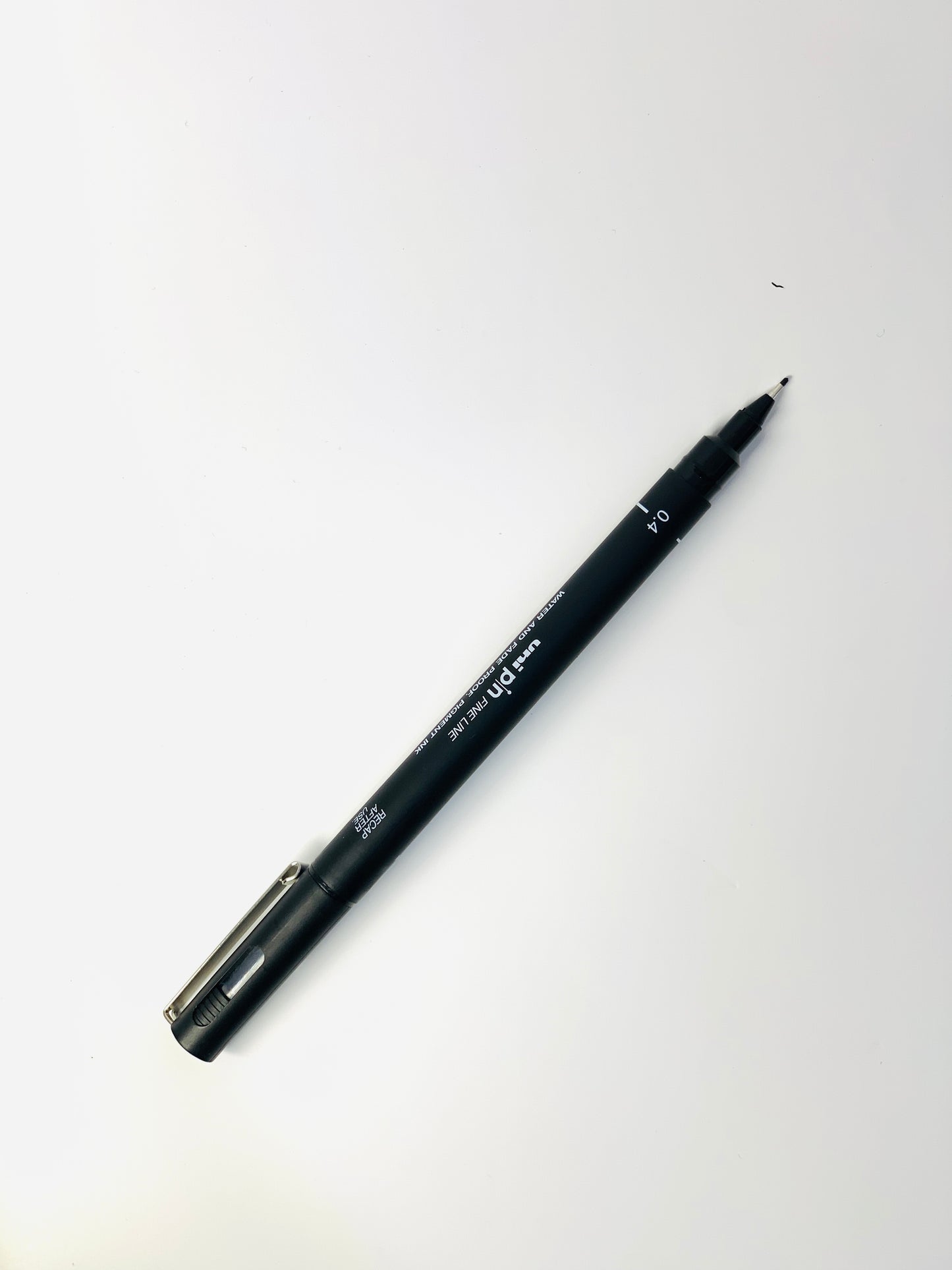 قلم يوني 0.4 لون أسود