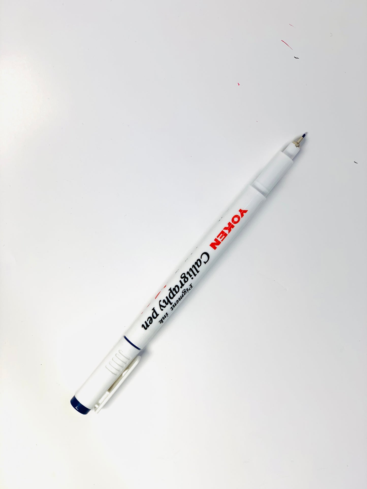 قلم الخط يوكين لون أحمر