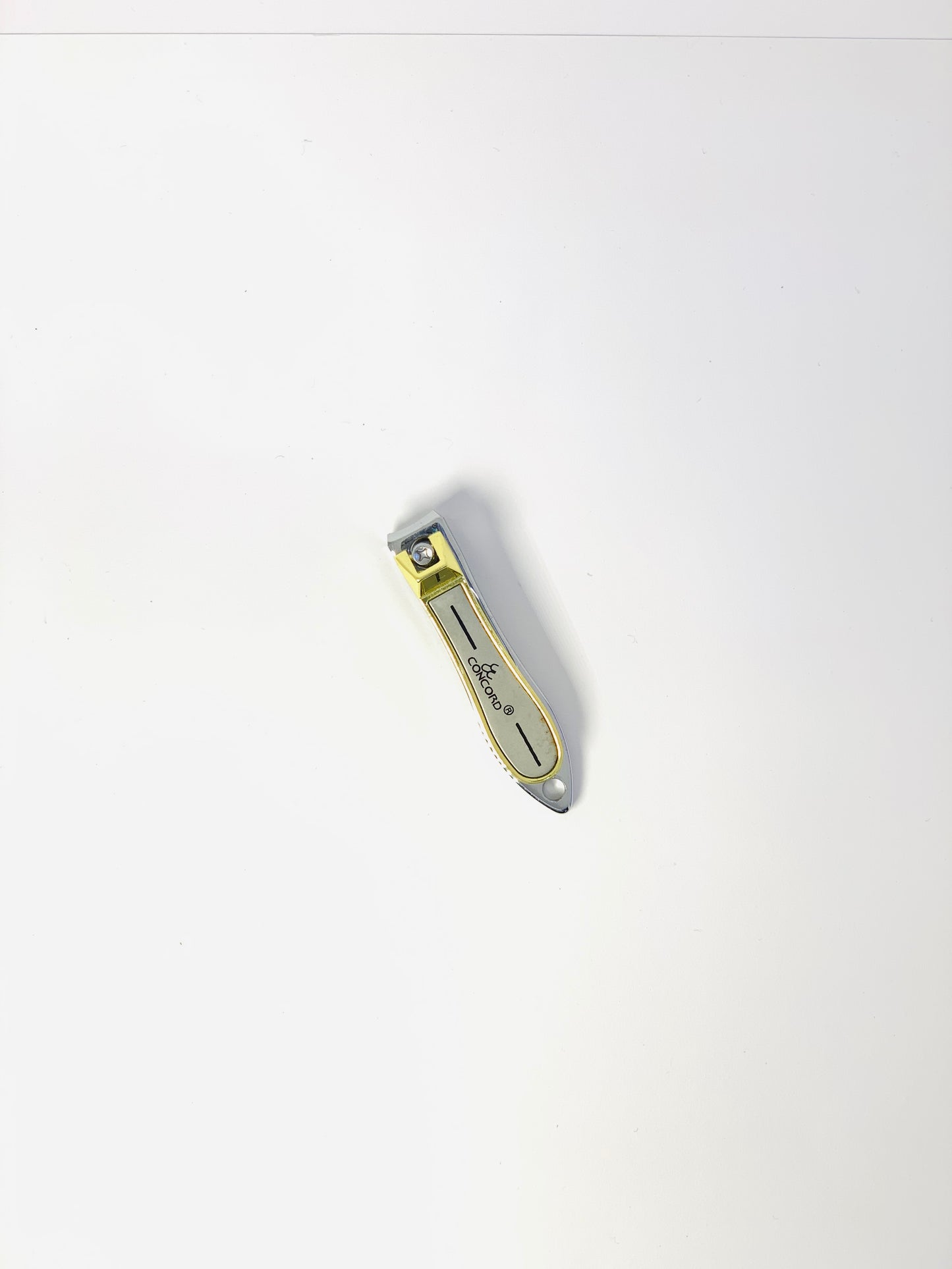NAILS  CUTTER GOLD AND SILVER