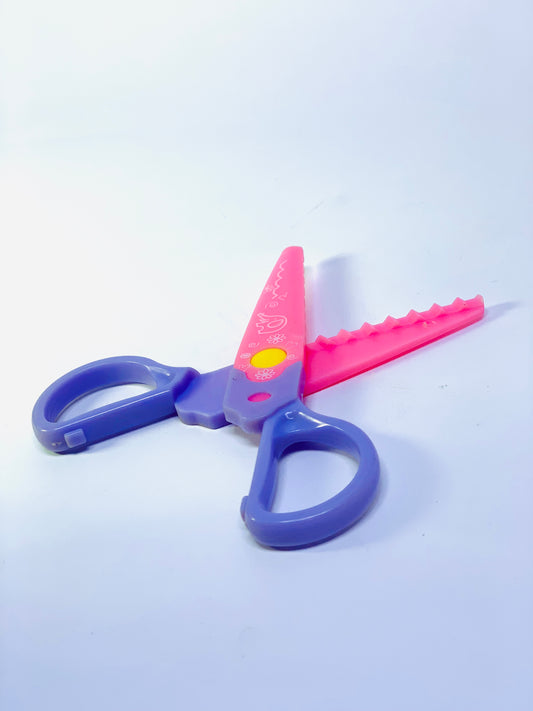 PLASTIC ZIGSAW KIDS SCISSOR 2 CLR